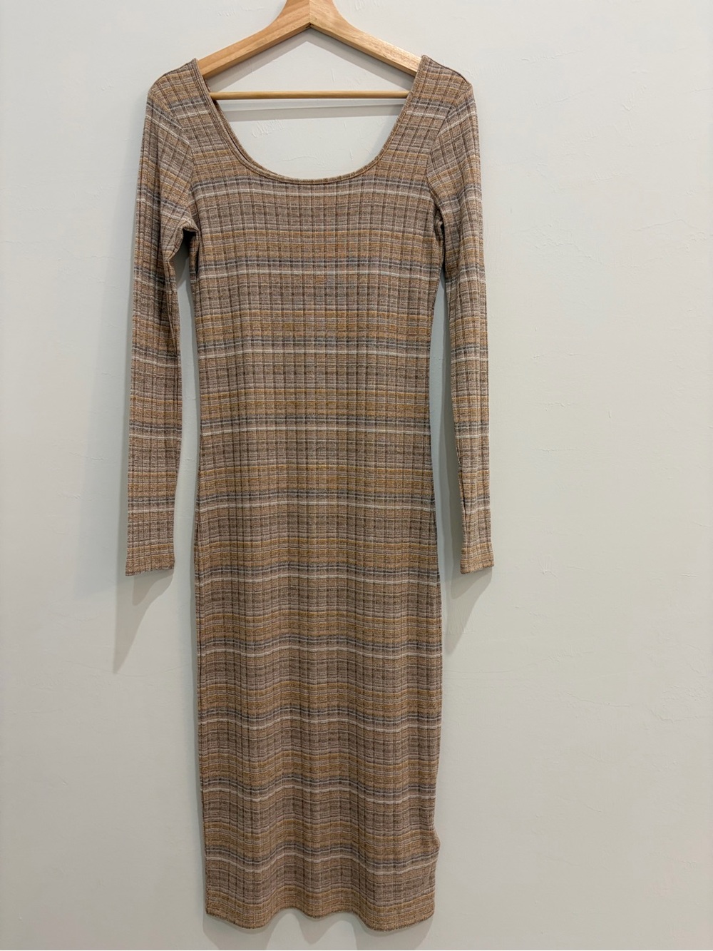 Billabong Beige Plaid Ribbed Long Sleeve Scoop Neck Midi Dress